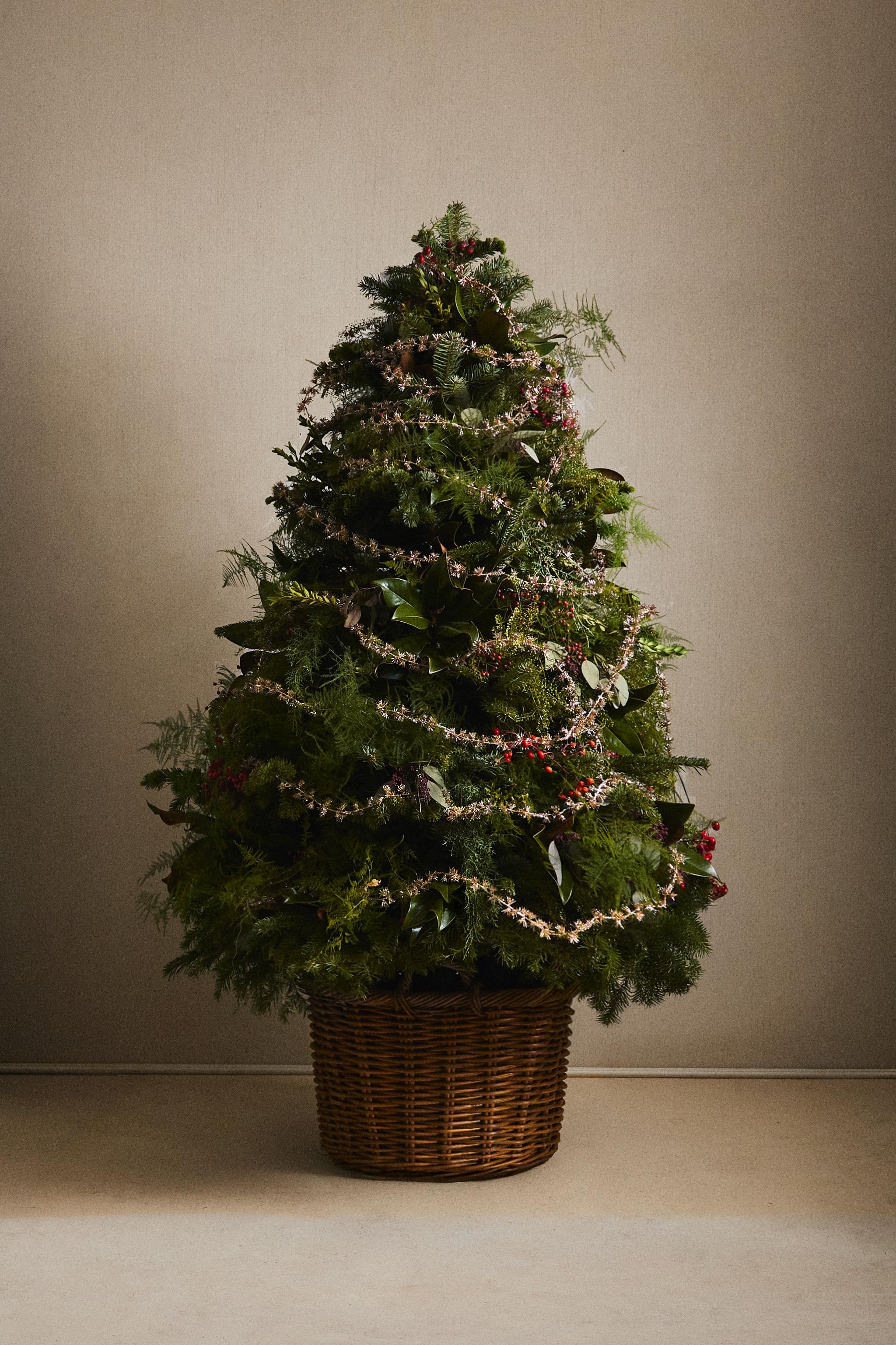 SHINY CHRISTMAS LEAF GARLAND